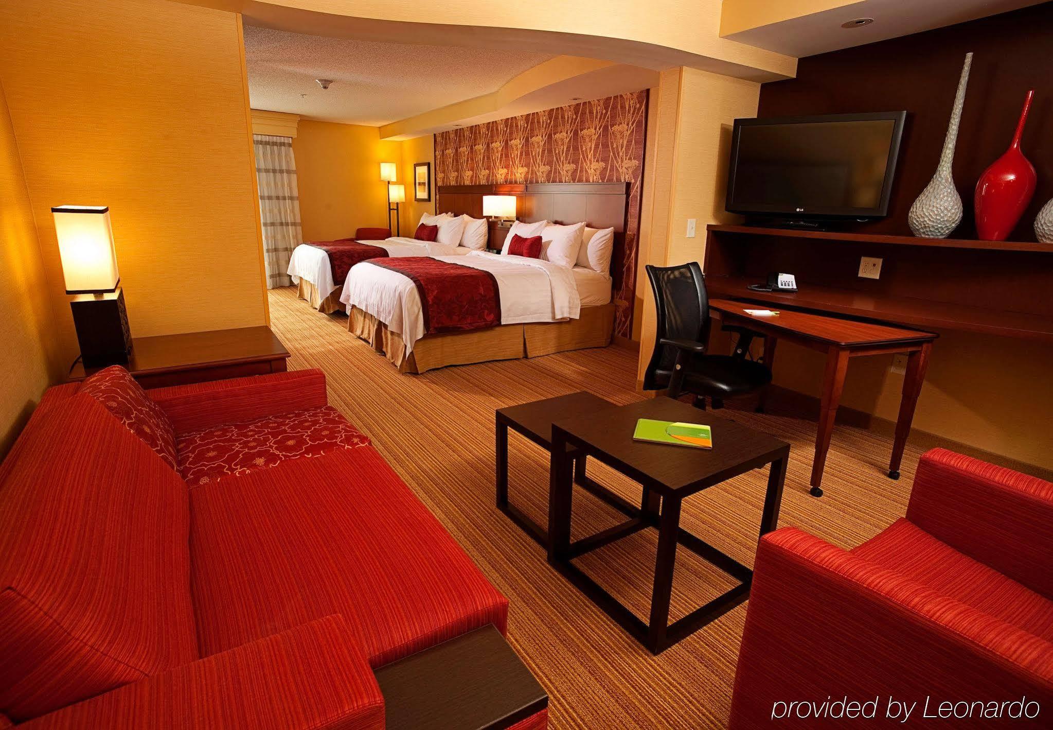 Courtyard Milwaukee Airport Hotel Exterior photo