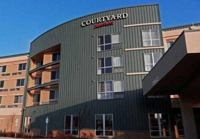 Courtyard Milwaukee Airport Hotel Exterior photo