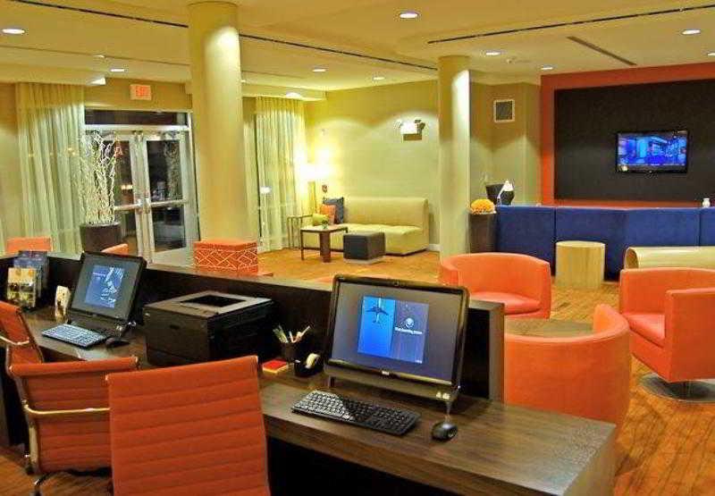 Courtyard Milwaukee Airport Hotel Facilities photo