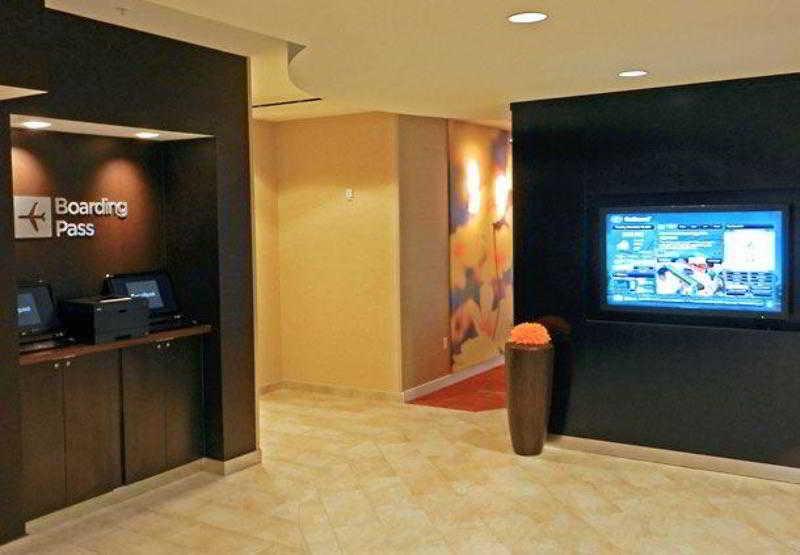 Courtyard Milwaukee Airport Hotel Facilities photo