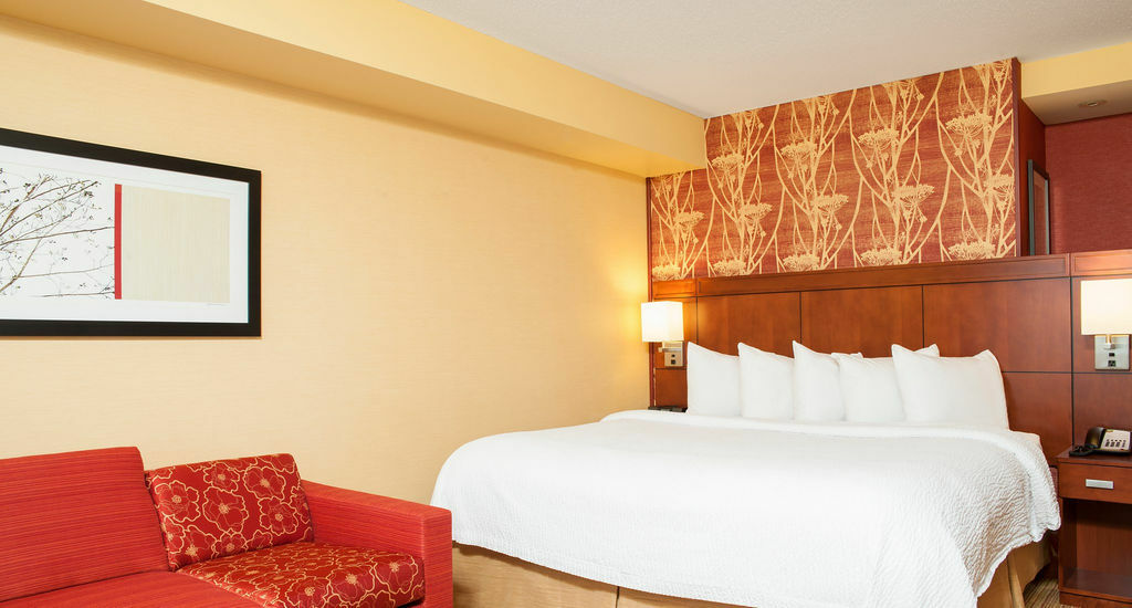 Courtyard Milwaukee Airport Hotel Exterior photo